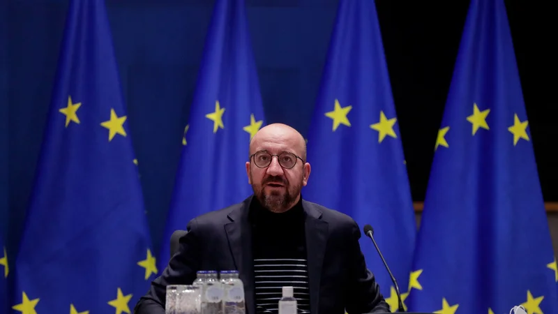 Fotografija: Predsednik evropskega sveta Charles Michel je pred dnevi sporočil, da pandemija ne dopušča drugega kot vnovično zasedanje z videokonferenco. FOTO: Stephanie Lecocq/AFP