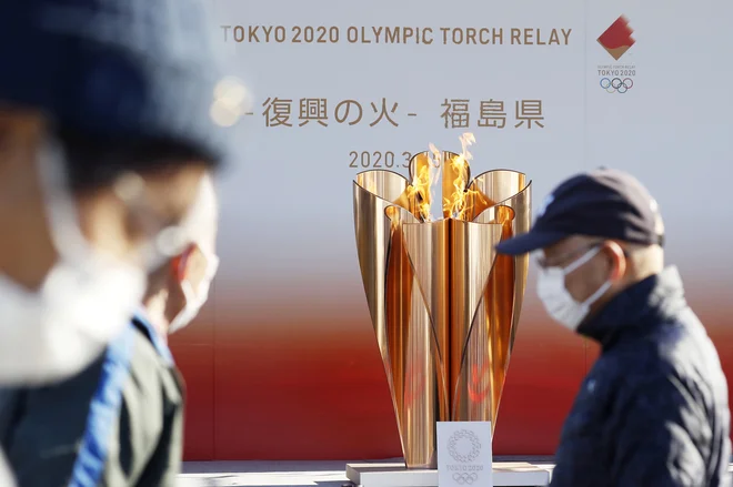 Olimpijska bakla bi morala pot po japonskih otokih v Fukušimi začeti 26. marca lani, tako kot OI so tudi ta dogodek zamaknili za 364 dni. FOTO: Kyodo/Reuters