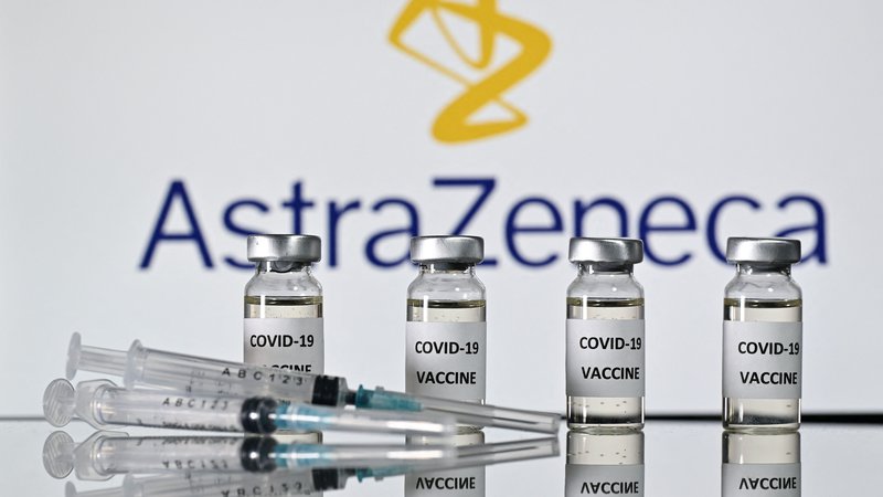 Fotografija: Pred Evropsko unijo se kažejo obrisi še ene potencialno večje težave, kot je počasnost dobave, in sicer naraščanje nezaupanja v AstraZenecino cepivo. Foto: Justin Tallis/Afp