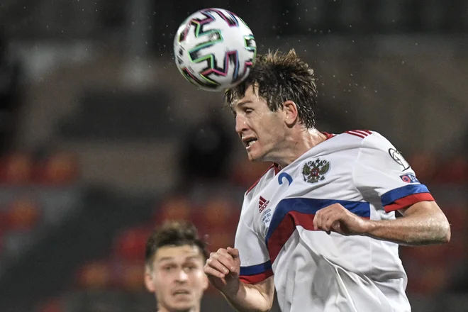 Mario Fernandes je na Malti dobil ureznino in modrice na kolenu, a v ruskem taboru verjamejo, da bo nared za Slovenijo. FOTO: Matthew Mirabelli/AFP