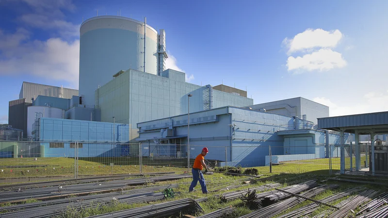 Fotografija: Sedem držav pričakuje enako obravnavo vseh nizkoogljičnih virov energije. FOTO: Jože Suhadolnik/Delo