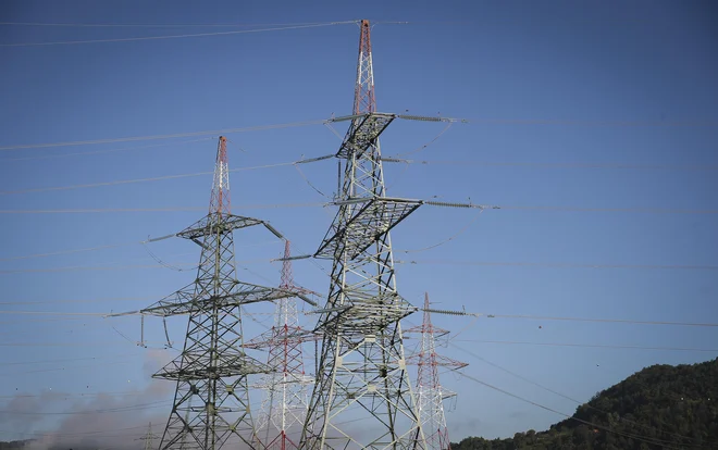 Jedrska energija daje stabilno podlago za večanje deleža obnovljivih virov. FOTO: Jože Suhadolnik/Delo