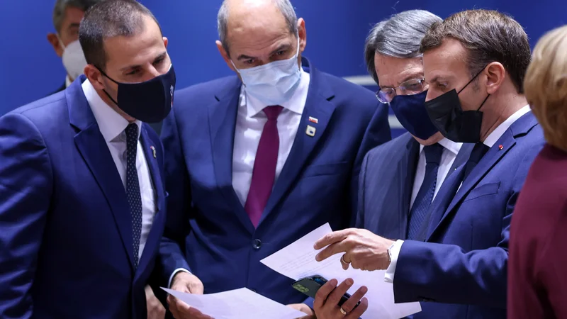 Fotografija: Francoski predsednik Emmanuel Macron, ciprski predsednik Nicos Anastasiades, slovenski premir Janez Janša in malteški premier Robert Abela med vrhom EU oktobra lani. FOTO: Kenzo Tribouillard/Reuters