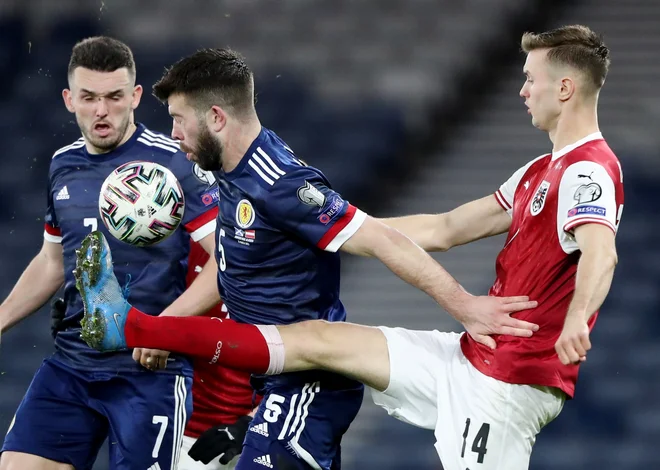Saša Kalajdžić, Dunajčan s koreninami iz BiH, je blestel pri avstrijski reprezentanci na gostovanju v Glasgowu. FOTO: Russell Cheyne/Reuters