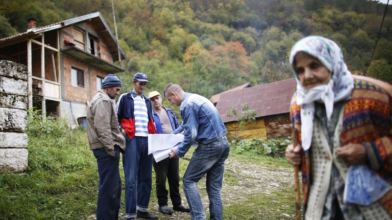 Fotografija: Popis prebivalstva je v multietničnih državah Zahodnega Balkana pomemben politični dogodek, prizor je bil posnet leta 2013 med popisom v Bosni in Hercegovini, edini državi iz te regije, ki letos ne bo imela popisa.  FOTO  Dado Ruvic / Reuters Reuters Pictures