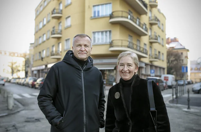 Špela Kuhar in Robert Potokar sta s knjigo Zgodbe slovenske arhitekture ponudila laični javnosti vpogled v slovensko arhitekturo od davne preteklosti do danes. FOTO: Blaž Samec