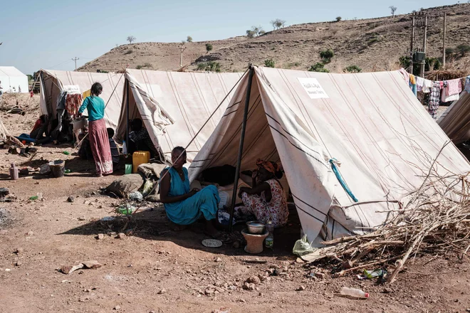 Begunci, k so iz Tigreja rebežali v sosednji Sudan. FOTO: Yasuyoshi Chiba/AFP