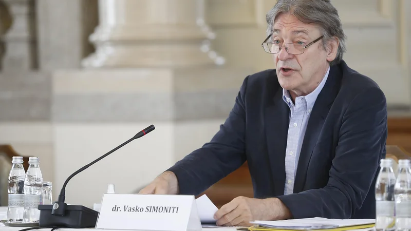 Fotografija: Minister za kulturo Vasko Simoniti. FOTO: Leon Vidic/Delo