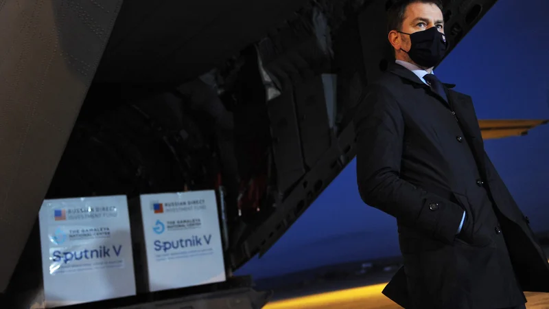 Fotografija: Slovaški premier Igor Matovič koalicijskih partneric ni niti obvestil o nabavi ruskega cepiva. FOTO: Peter Lazar/AFP