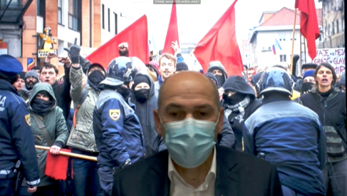 Fotografija: Čeprav je bilo očitno, da je premier Janez Janša imel pred očmi privržence med domačim občinstvom, povzročena škoda postaja vse bolj oprijemljiva. FOTO: Posnetek zaslona