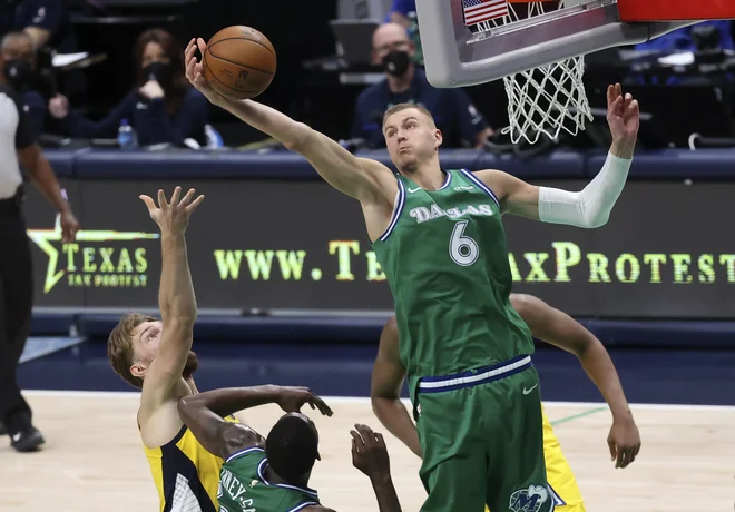 Latvijec Kristaps Porzingis sam ni zmogel nadomestiti odsotnosti Luke Dončića, Dallas je proti Indiani klonil v zadnji četrtini. FOTO: Kevin Jairaj/Usa Today Sports