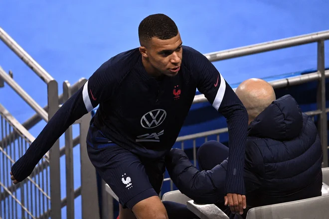Francoski zvezdnik Kylian Mbappe je še dražji od norveškega tekmeca. FOTO: Anne-christine Poujoulat/AFP