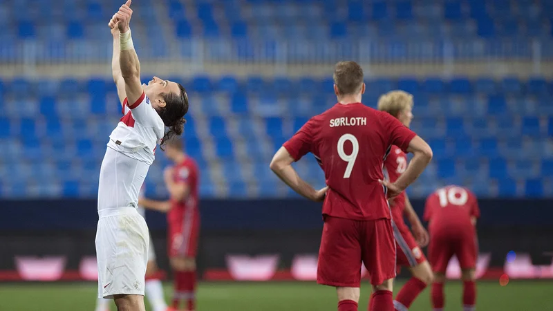 Fotografija: Turški nogometaši so na tekmi v španski Malagi slavili, Norvežani so bili poklapani. FOTO: Jorge Guerrero/AFP