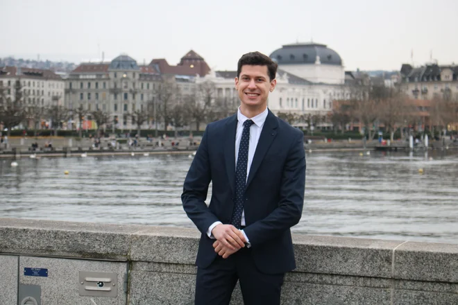 Mladi finančni matematik se za tujino ni odločil, ker mu študij tukaj ne bi mogel ponuditi dovolj širokega znanja, ampak zaradi želje po novih izkušnjah in ker se mu je za kariero zdelo koristno, da vsaj nekaj časa preživi v tujini. FOTO: osebni arhiv