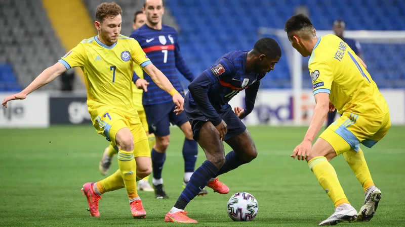 Fotografija: Ousmane Dembele je dosegel svoj prvi gol na uradni tekmi francoske reprezentance. FOTO: Franck Fife/AFP