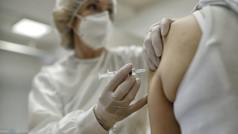 Fotografija: Cepljenje bo v Sloveniji v četrtek doseglo svetovni rekord. Foto Blaz Samec