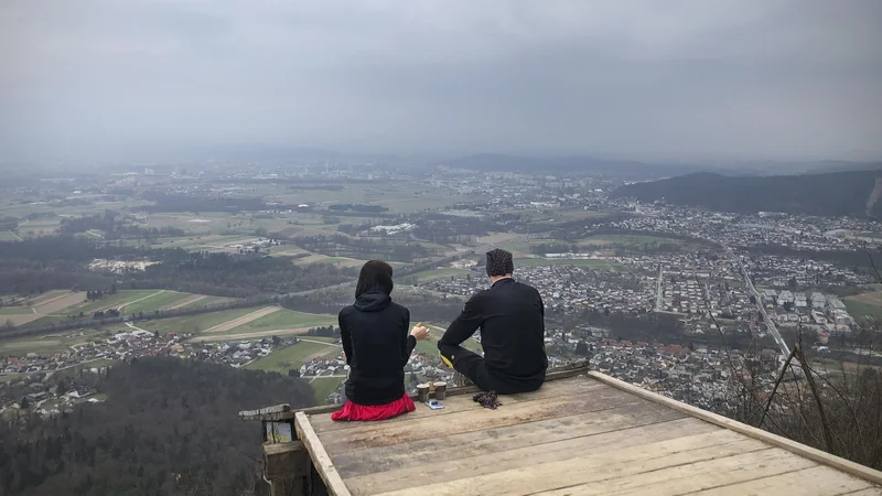 Četvorček verskih gimnazij je vzgojil generacije mladih, ki živijo svojo družbenost na značilno občestven način. FOTO: Jure Eržen/Delo
