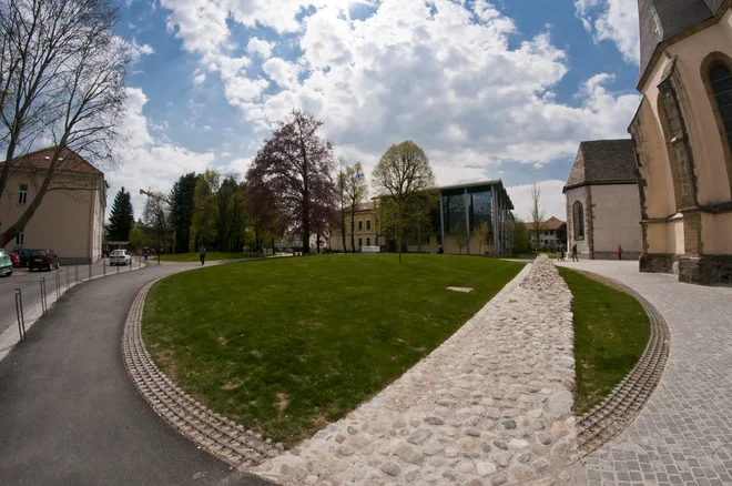 Mestna občina Slovenj Gradec je po izkopavanjih obzidje rekonstruirala v celotni dolžini, s čimer je mesto pridobilo arheološki park. FOTO: Tomo Jeseničnik