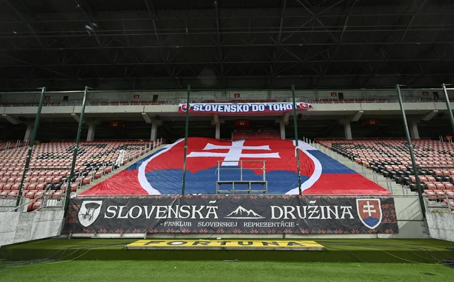 Slovaški nogometaši bodo imeli drevi v Trnavi z Rusijo popravni izpit po sobotni blamaži proti Malti. FOTO: Radovan Stoklasa/ Reuters