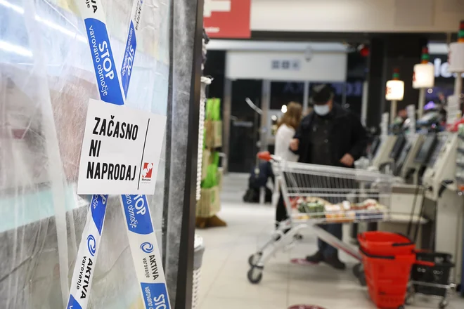 TZS poudarja, da mora vlada ob ponovnem zapiranju hkrati sprejeti tudi ukrep za povračilo izgubljenega prihodka, v načrt za okrevanje in odpornost gospodarstva pa naj ustrezno vključi tudi trgovinsko dejavnost.