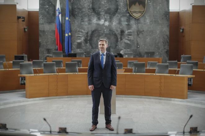 <p>Pod predlog za razrešitev Igorja Zorčiča se je podpisalo 38 poslancev iz vrst SDS, NSi in SMC. FOTO: Uroš Hočevar/Delo</p>