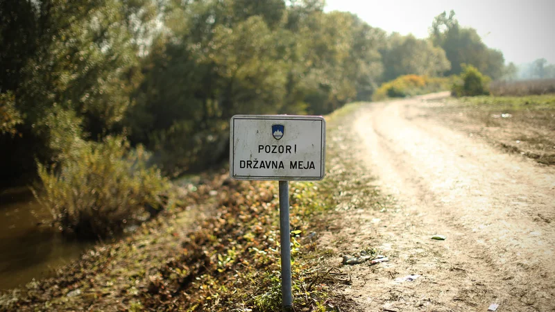 Fotografija: Meja bo prehodna za tiste, ki si lahko privoščijo plačati. FOTO: Jure Eržen/Delo