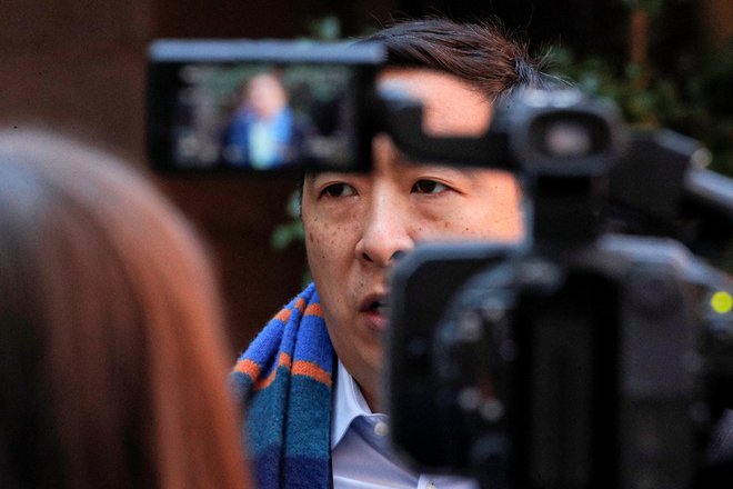 Županski kandidat Andrew Yang je kritiziral očividce, ki ženski niso pomagali. FOTO: Brendan McDermid/Reuters