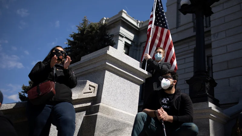 Fotografija: Newyorški politiki so v torek obsodili napad na 65-letno azijsko Američanko, ki jo je v ponedeljek med potjo v cerkev blizu Times Squara surovo pretepel moški. FOTO: Alyson Mcclaran/Reuters