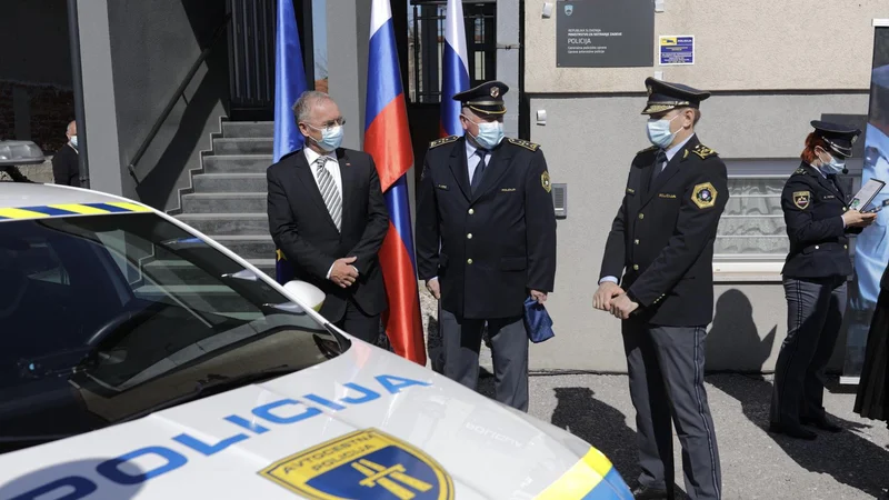 Fotografija: Dogodka ob odprtju v Postojni so se udeležili minister za notranje zadeve Aleš Hojs, namestnik generalnega direktorja policije Tomaž Pečjak in direktor uprave Andrej Jurič. FOTO: Voranc Vogel/Delo