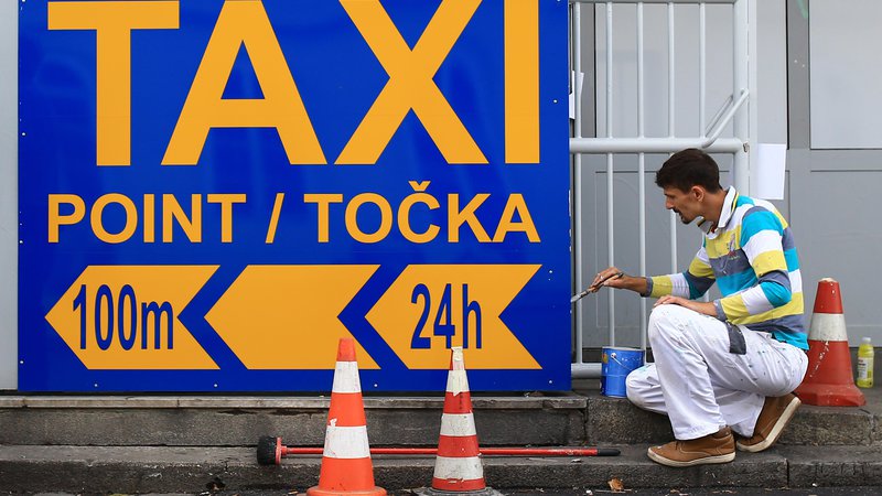Fotografija: Na področju taksi prevozov v Sloveniji se kaže veliko pomanjkljivosti. FOTO: Tomi Lombar/Delo