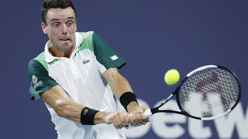 Fotografija: Roberto Bautista Agut ostaja nerešljiva uganka za Danila Medvedjeva, saj je dobil vse tri medsebojne dvoboje. FOTO: Michael Reaves/AFP