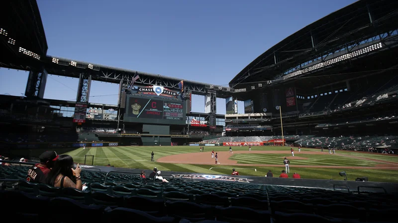 Fotografija: MLB bo kot prva od velikih ameriških športnih lig na tribune spustila večje število gledalcev. FOTO: Ralph Freso/AFP