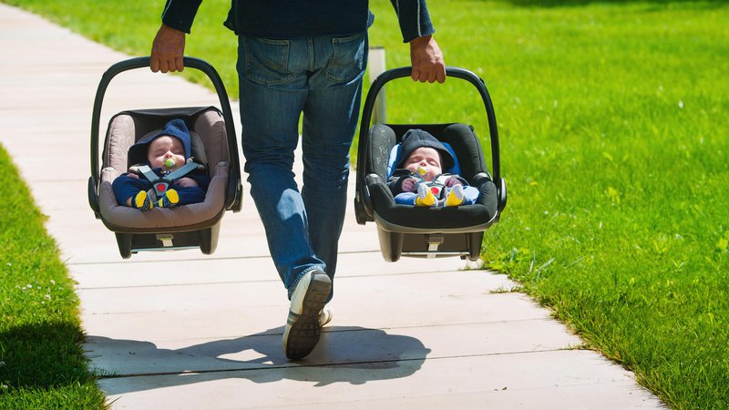 Fotografija: Znanstveniki so ugotovili, da se že vsak 42. zemljan rodi kot dvojček, to je približno 1,6 milijona otrok na leto. FOTO Shutterstock