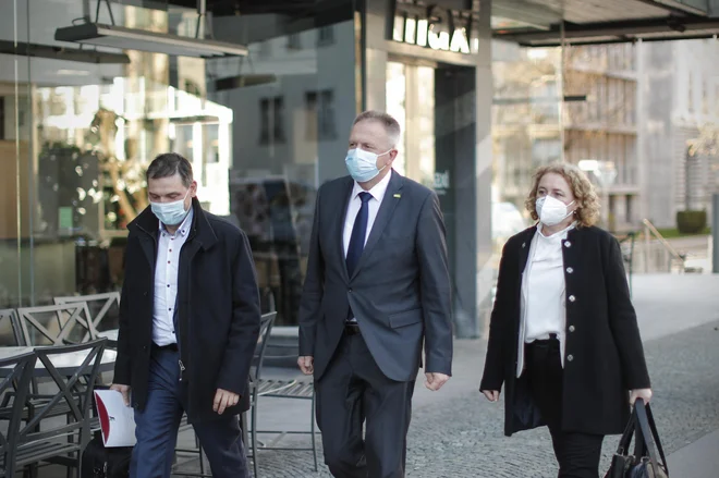 Predsednik SMC Zdravko Počivalšek si je na izvršnem odboru stranke tlakoval pot za prehod iz vlade v državni zbor. FOTO: Jure Eržen/Delo