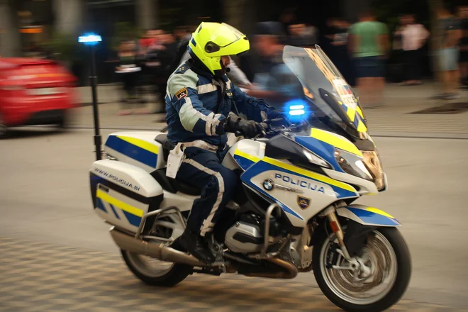 Nesreče motoristov so za policiste, ki opravljalo delo na motorju, še posebej stresne. FOTO: Jure Eržen/Delo