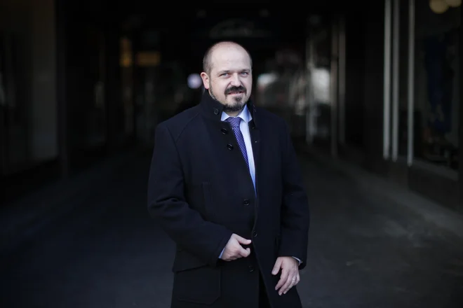 Minister za zdravje Janez Poklukar, v pogovoru za jutrišnjo <em>Sobotno prilogo</em>: &raquo;Dolgoročno bo treba dopolnilno zdravstveno zavarovanje preoblikovati.&laquo; FOTO: Uroš Hočevar/Delo