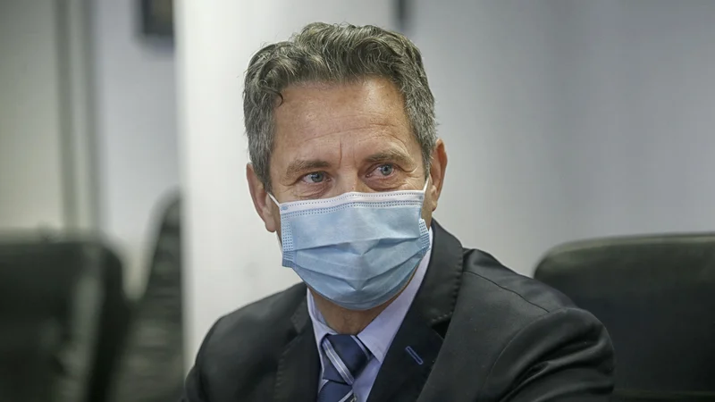Fotografija: V SDS, NSi in SNS so prepričani, da Veselova funkcija v Mednarodni nogometni zvezi ni združljiva s funkcijo predsednika računskega sodišča. FOTO: Blaž Samec/Delo