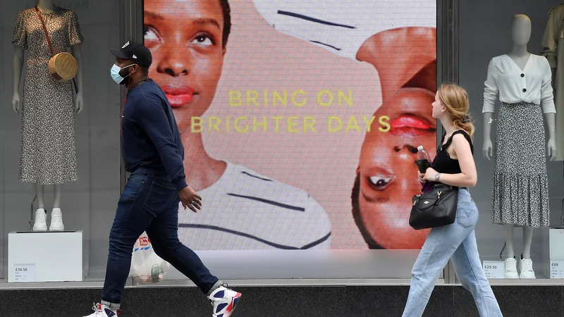 Fotografija: Združeno kraljestvo mora po mnenju britanskega premiera Borisa Johnsona narediti več za razumevanje rasizma in odpravo težav, ki jih ta prinaša. FOTO: Toby Melville/Reuters