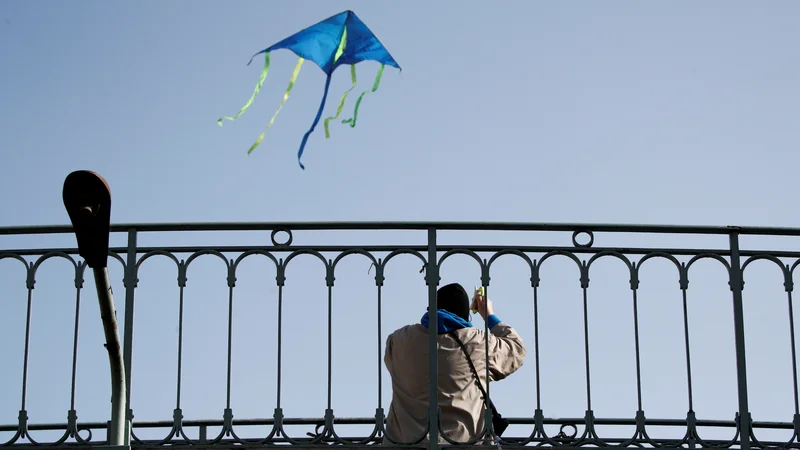 Fotografija: Pomlad ob pariškem kanalu Saint-Martin.
Foto Reuters/Benoit Tessier