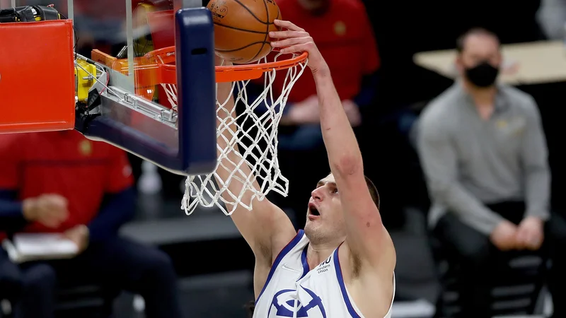 Fotografija: Vlatko Čančar proti Orlandu ni dobil priložnosti za igro, v kateri je solidno predstavo pokazal Nikola Jokić. FOTO: Matthew Stockman/AFP