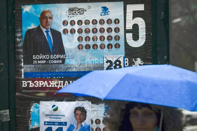 Volilna udeležba je bila po ocenah Gallupa okoli 48-odstotna, relativno nizka, a vendarle višja od pričakovane. FOTO: Nikolay Doychinov/AFP
