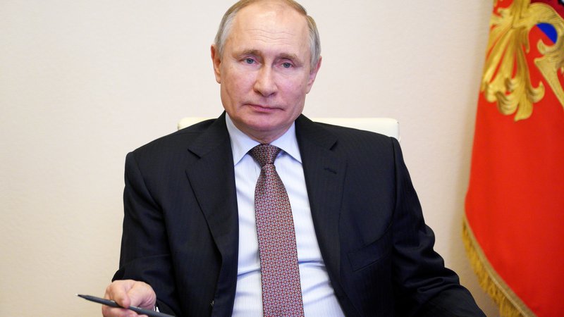 Fotografija: Vladimir Putin je bil prvič za predsednika Rusije izvoljen leta 2000. Nasprotniki so kritični do zakona, češ da mu bo omogočil, da bo postal dosmrtni predsednik. FOTO: Sputnik via Reuters
