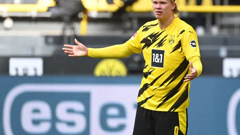 Fotografija: Erlinga Hålanda, izjemnega norveškega strelca iz Dortmunda, si želijo najbogatejši evropski klubi. FOTO: Ina Fassbender/AFP