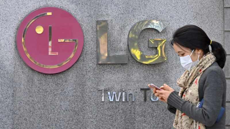 Fotografija: LG noče več pokrivati izgub enote za razvoj in prodajo pametnih telefonov. Foto Jung Yeon-je/AFP