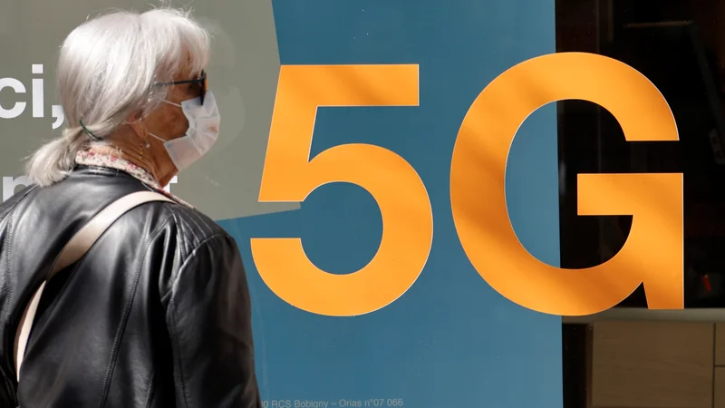 Fotografija: 5G naj bi bil v korist in spodbudo pametnim tovarnam, logistiki, internetu stvari, zdravstvu na daljavo, avtonomnim vozilom ... Foto Eric Gaillard/Reuters