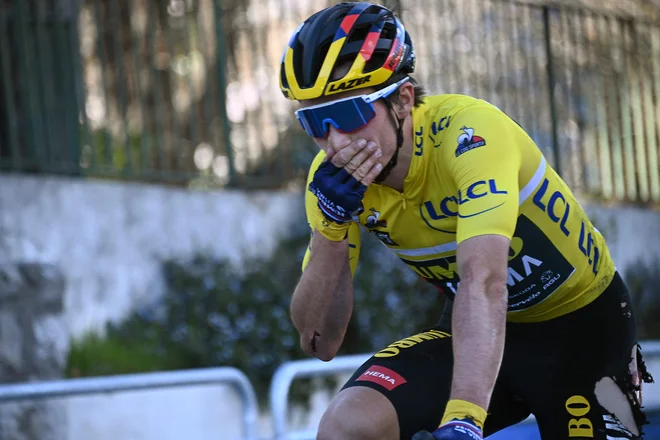 Primož Roglič je imel danes precej dela s Tadejem Pogačarjem. FOTO: Anne-Christine Poujoulat/Afp