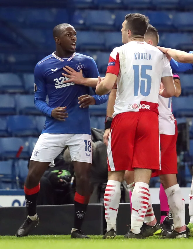 Glen Kamara in Ondrej Kudela med nedavno tekmo evropske lige. FOTO: Andrew MilliganzReuters