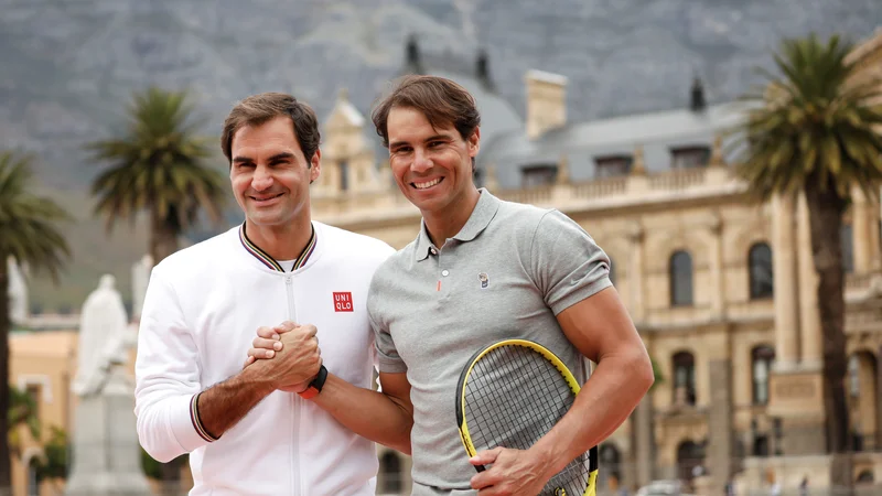 Fotografija: Roger Federer in Rafael Nadal med lansko ekshibicijo v Južni Afriki, maja naj bi šlo zares. FOTO: Mike Hutchings/Reuters