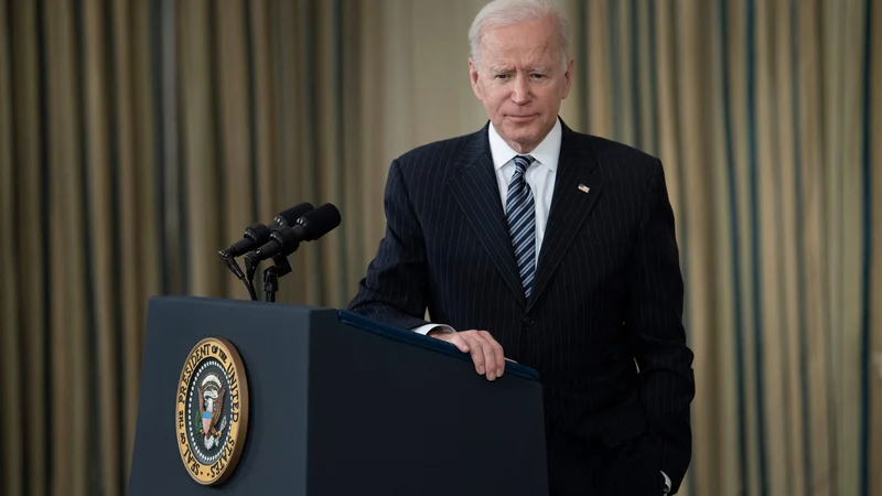 Fotografija: Predsednik Biden naznanja nove uspehe pri cepljenju Američanov. FOTO: Brendan Smialowski/AFP