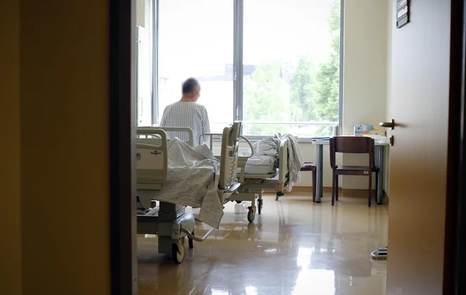 Na nevrološki kliniki so mu zavrnili hospitalizacijo, ker ni imel urejenega zdravstvenega zavarovanja. FOTO: Uroš Hočevar/Delo